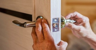 Установка и замена дверной ручки в Алейске от 278 руб. – Мастер24, монтаж фурнитуры, недорого
