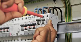 Монтаж автоматических выключателей в Алейске от Мастер24 – установка и подключение автоматов в щите от 361 руб